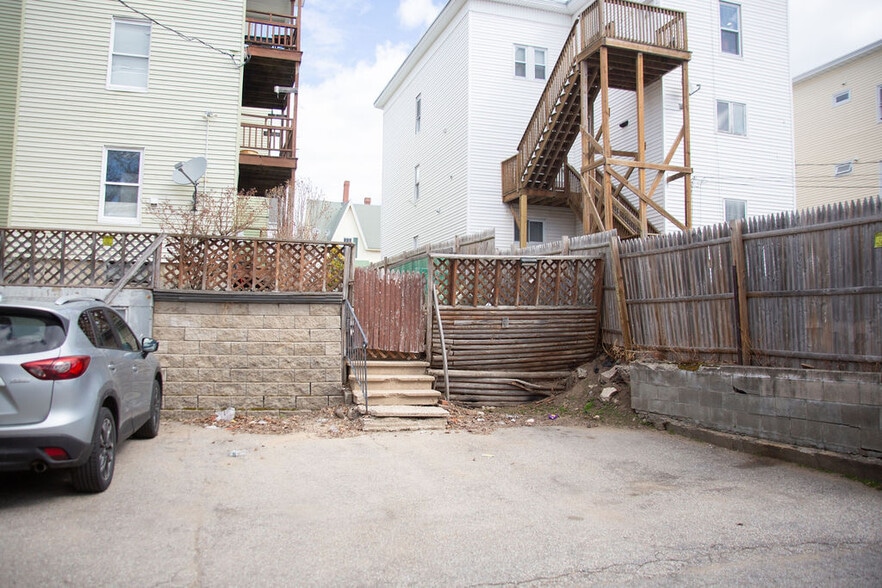 Building Photo - 367 Spruce St