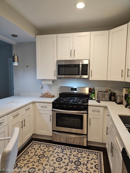Building Photo - 2105-07 N Lawndale Ave