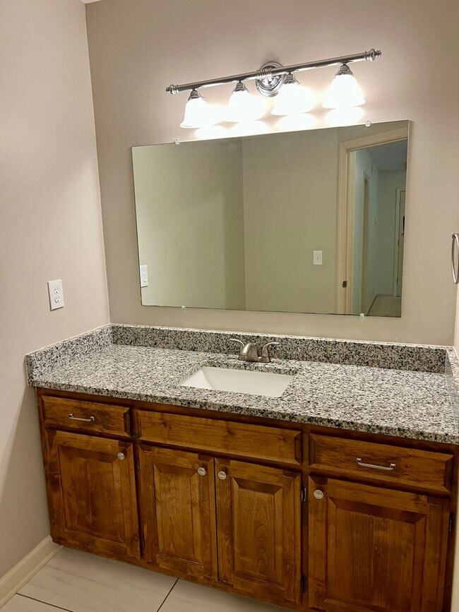 Building Photo - 1302 Honeywood Pl