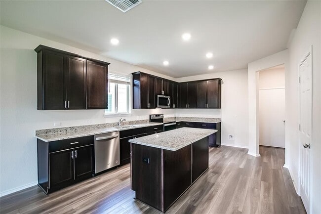 Building Photo - 31 Pacific Loon St