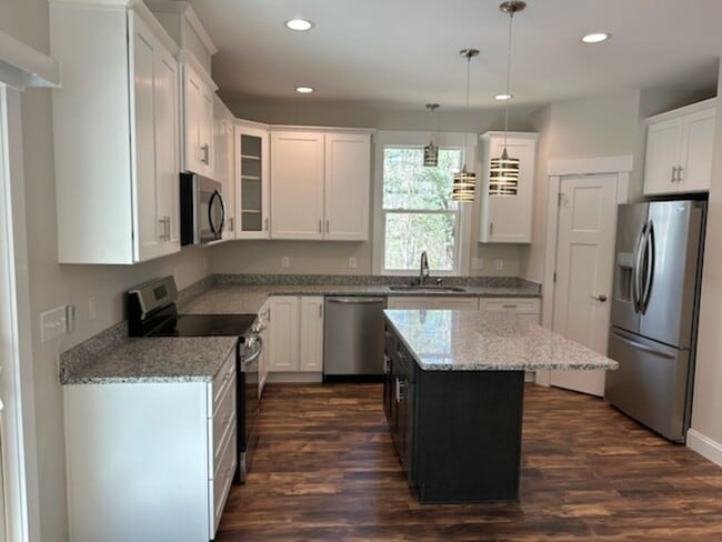 Building Photo - Well Maintained Home