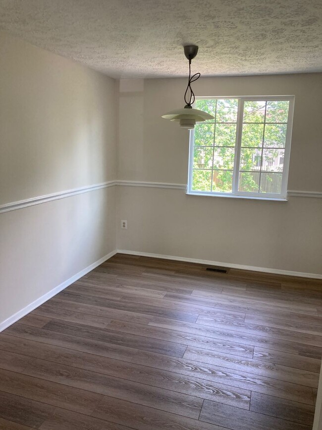 Building Photo - Farmbrook Rental