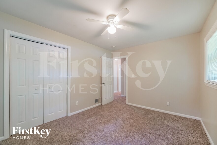 Building Photo - 1098 Holly Cir