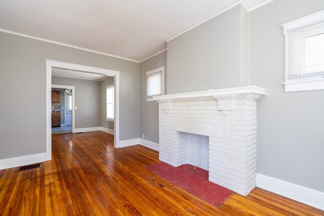 Building Photo - 1220 Manitau Ave