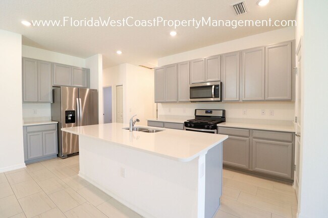 Building Photo - OUTSTANDING 3 BEDROOM/2 BATH IN EAVE'S BEND/ARTISAN LAKES PALMETTO! SEMI FANCED YARD!