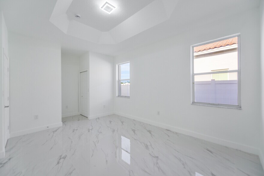 Building Photo - 5290 SW 134th Ave