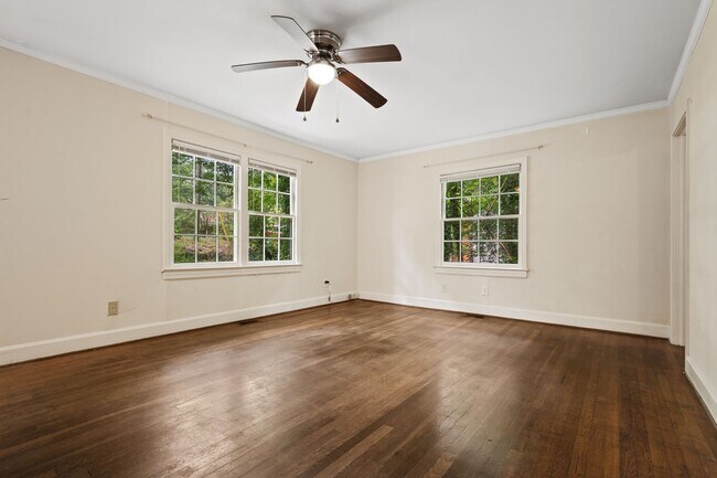 Building Photo - Charming Pet-Friendly Chapel Hill Cottage Minutes from UNC