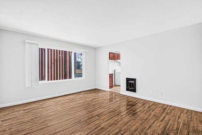 Interior Photo - 908 Roswell Avenue