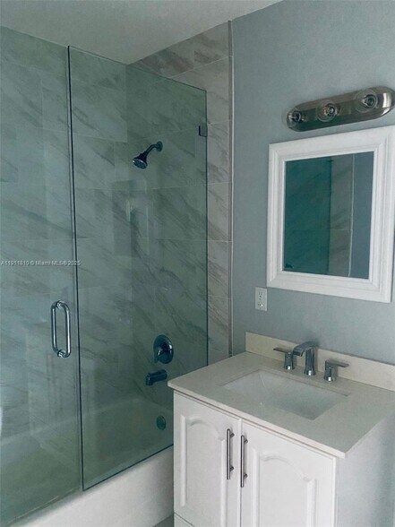 Building Photo - 6255 SW 62nd Ct