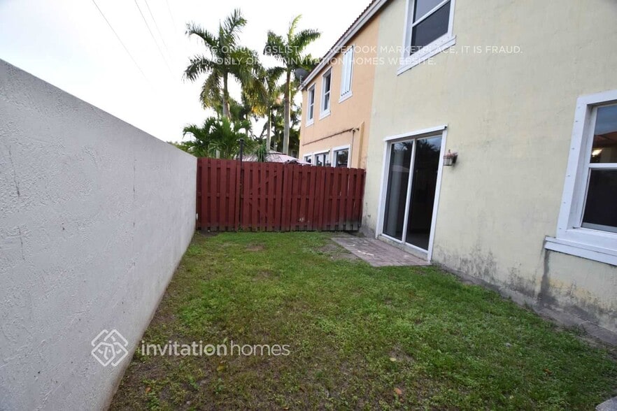 Building Photo - 4025 SW 149th Ct