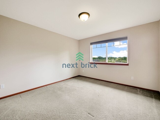 Building Photo - 4 Bed and 3 Bath Lake View Single-family Home is Available for Rent!