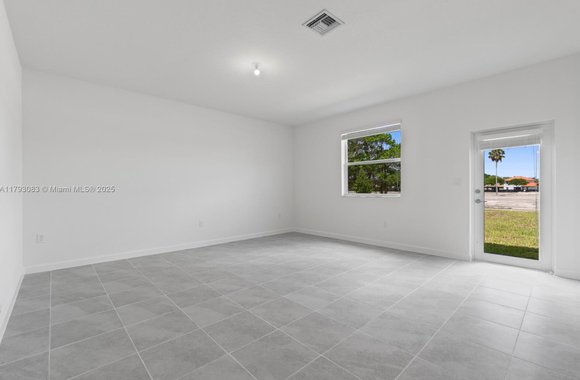 Building Photo - 2912 SE 23rd Ave