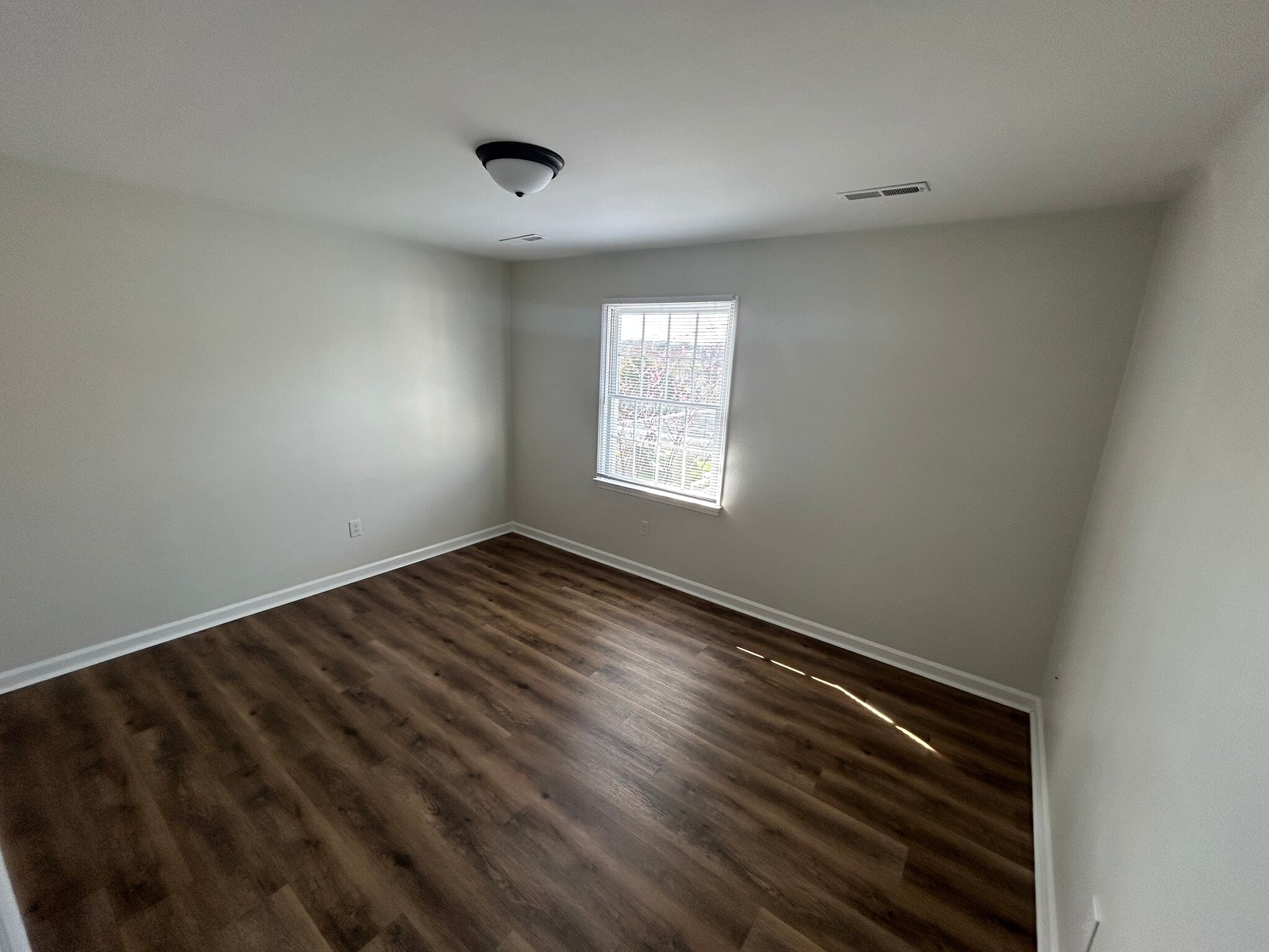 Building Photo - 426 Walnut Ave SE