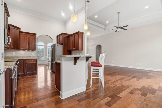 Building Photo - 9060 Abingdon Dr