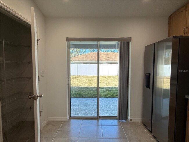 Building Photo - 3 Easton Pl