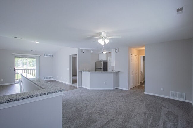 Building Photo - 75 Rosebud Ln