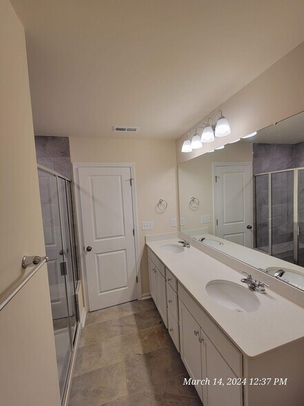 Building Photo - 424 Glen Clova Dr