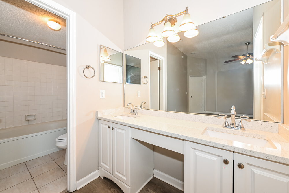 Building Photo - 8026 Fleur De Lis Dr