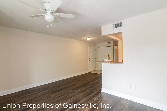 Building Photo - 1 br, 1 bath Apartment - 3555 SW 20th Avenue