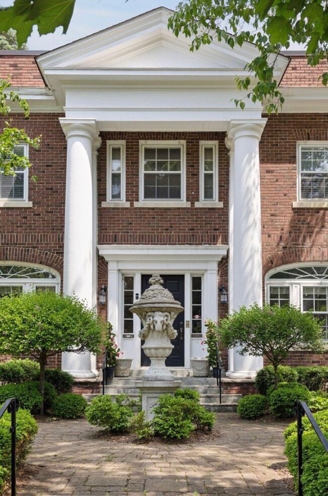 Building Photo - 1785 Dupont Ave S