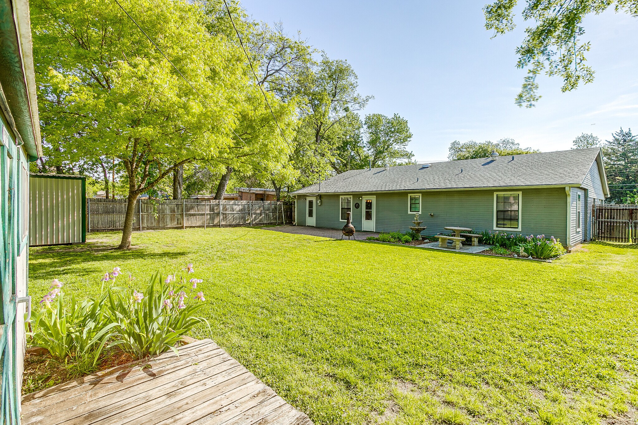 Building Photo - 1104 Sproles Dr