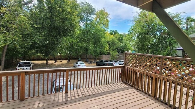 Building Photo - 2021 Bluebonnet Ln