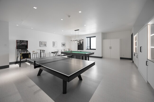 Building Photo - 1411 Crystal Lake Rd