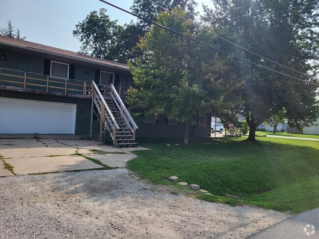 Building Photo - 121 2nd St E