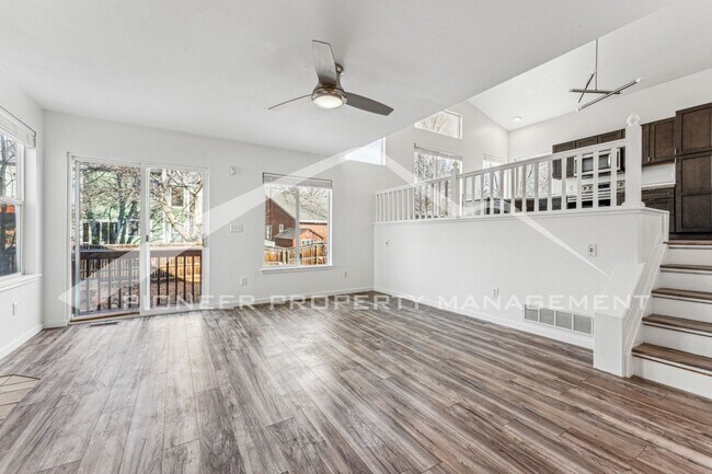 Building Photo - Spacious Home with Fenced Yard and Washer/Dryer