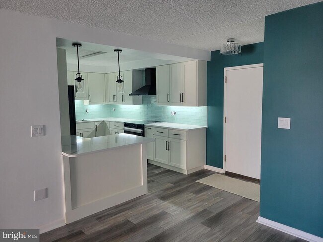 Building Photo - 20722 Valley Forge Cir