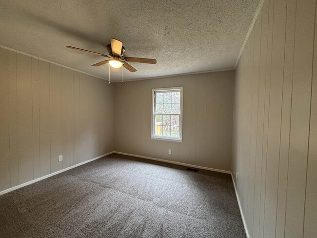 Building Photo - 6727 Seven Islands Rd