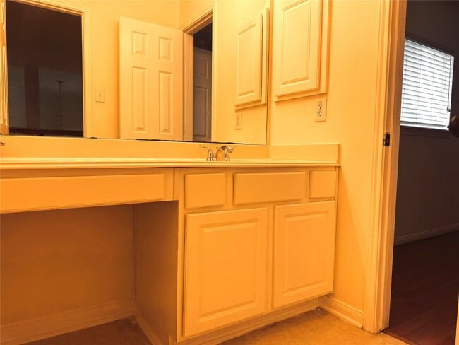 Building Photo - 3623 Pine Valley Dr