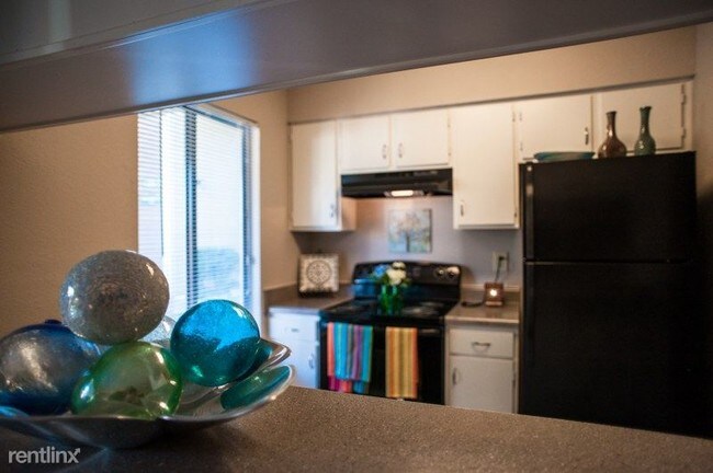 Building Photo - 1 br, 1 bath Apartment - Rosehill Pointe  - B