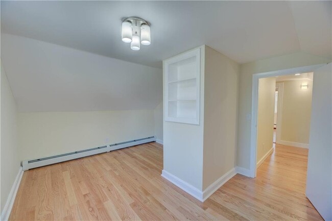 Building Photo - 30 Queen St