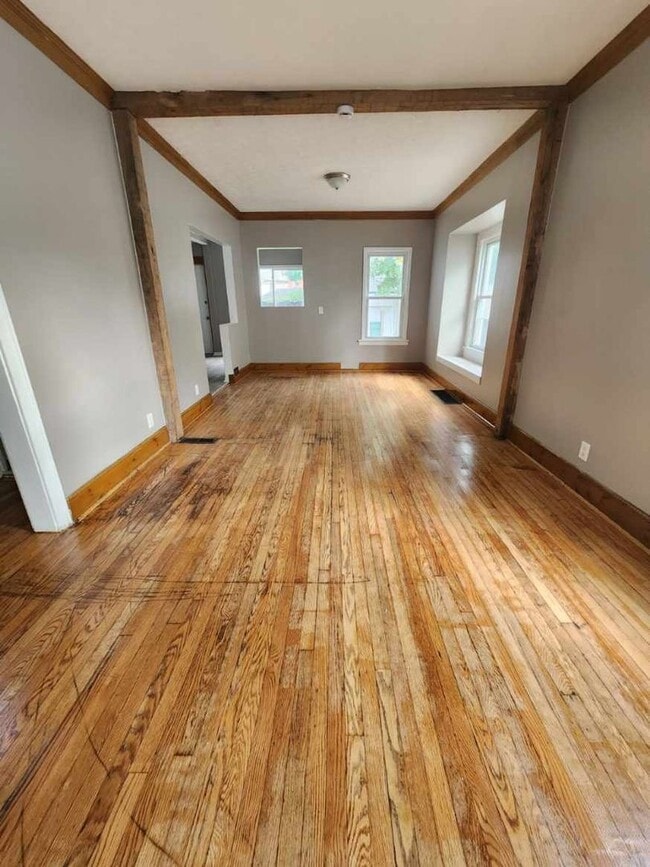 Building Photo - Three Bedroom Single Family Home!