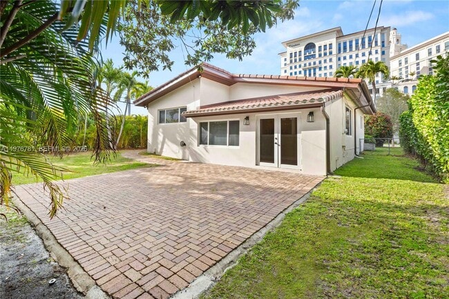 Building Photo - 140 Santander Ave