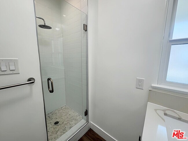 Building Photo - 126 S Hamilton Dr