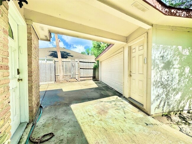 Building Photo - 7914 Oakington Dr
