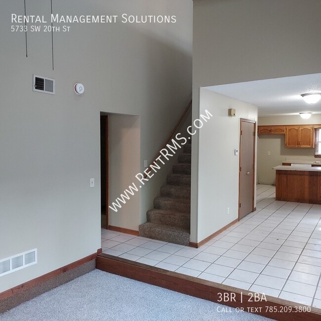 Building Photo - 5733 SW 20th St