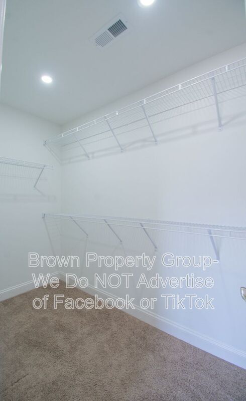 Building Photo - 157 Easy St