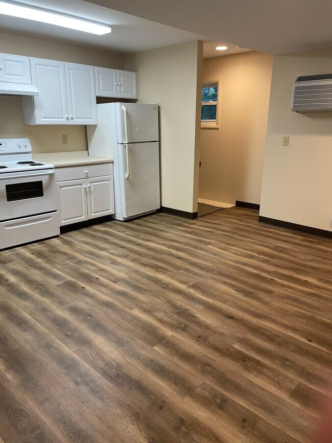 Building Photo - 2410 Bell St