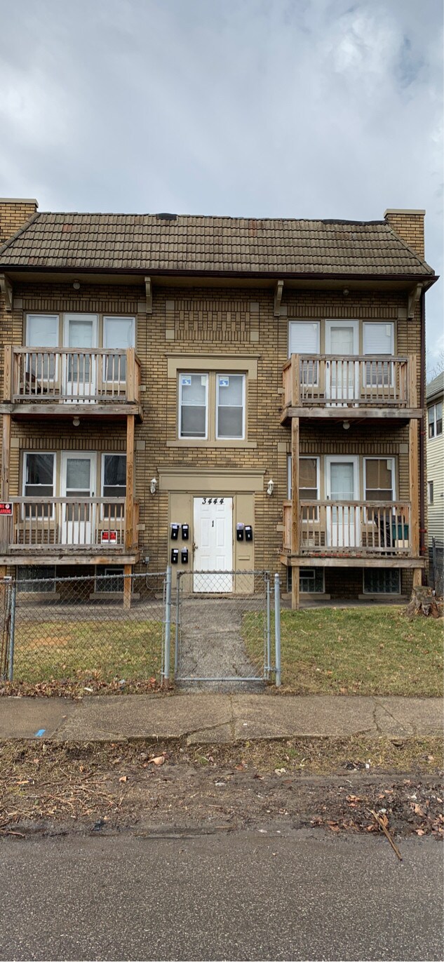 Building Photo - 3444 E 149th St