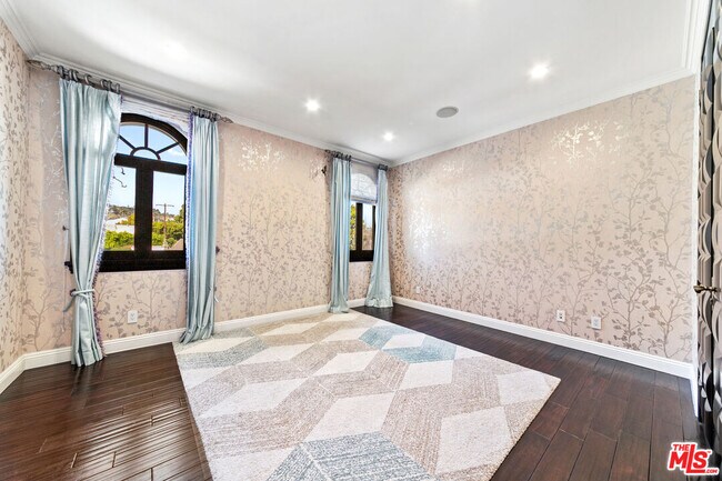 Building Photo - 458 Flores St