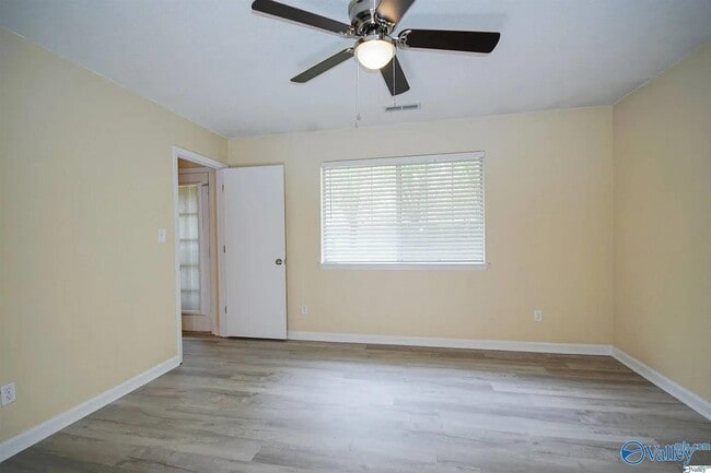 Building Photo - 102 Vistawood Ct