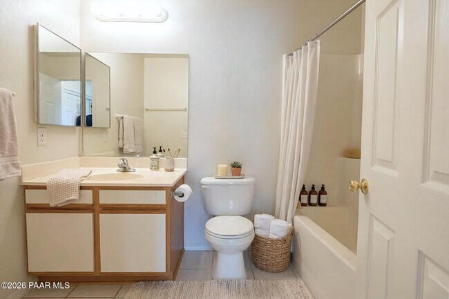 Building Photo - 8415 E Leigh Dr