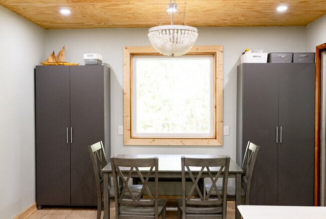 Building Photo - 105 21st Ave