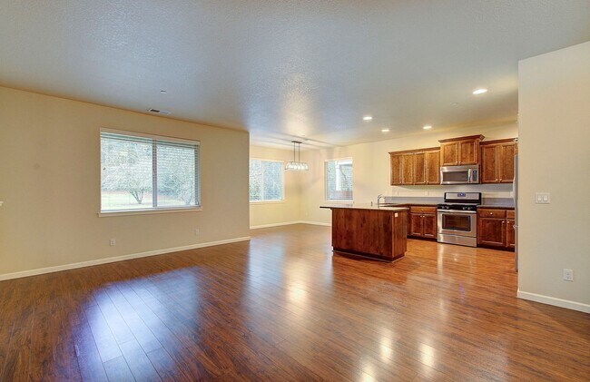 Building Photo - Charming 4 bd 2.5 ba Vancouver Home - Available Now!