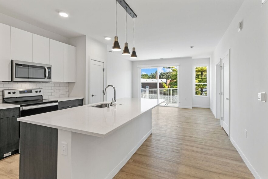 Building Photo - 5945 6th Ave