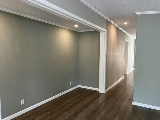 Building Photo - 3150 NE 36th Ave