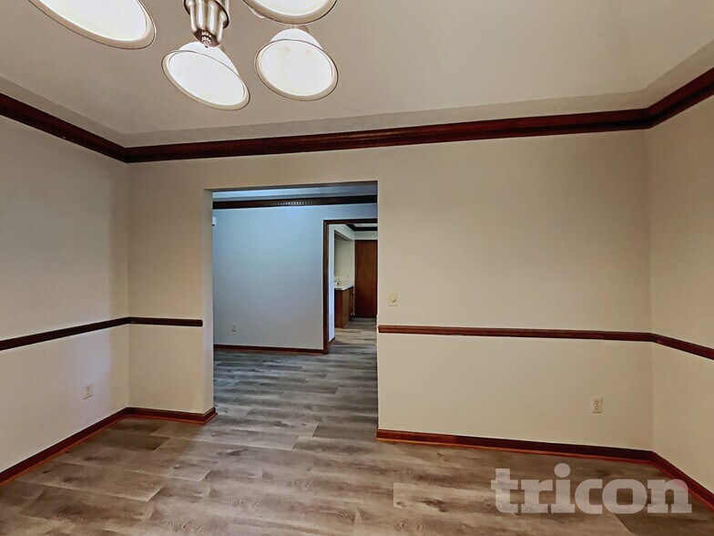 Building Photo - 4750 Deerfoot Ct